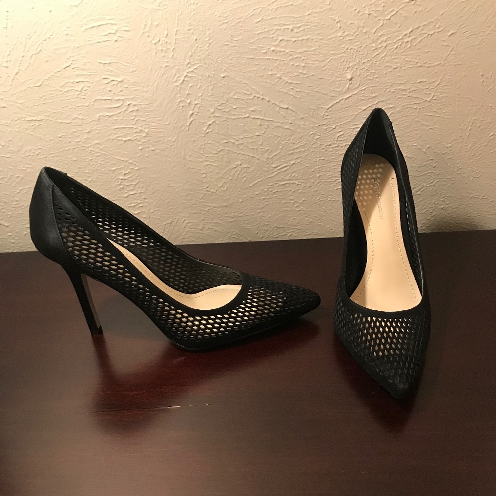 New black perforated leather pumps